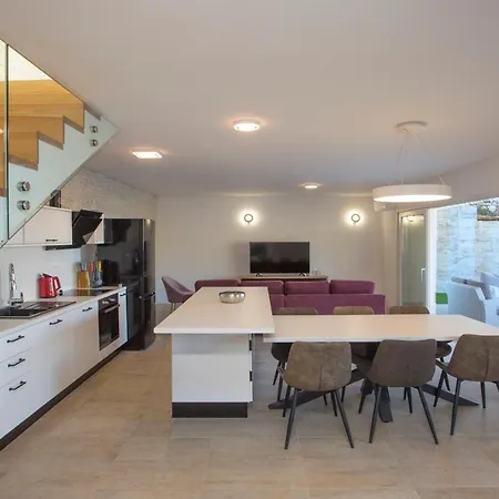 ヴィラ Luxury Blue