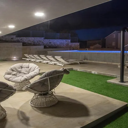 ヴィラ Luxury Blue