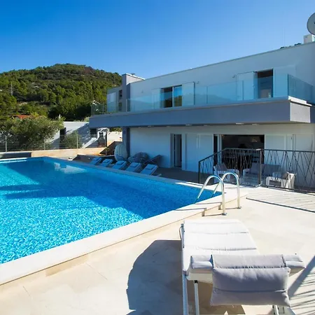 Villa Luxury Blue Vis