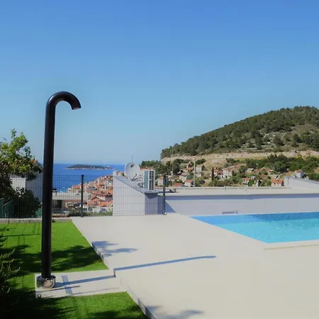 ヴィラ Luxury Blue ヴィス