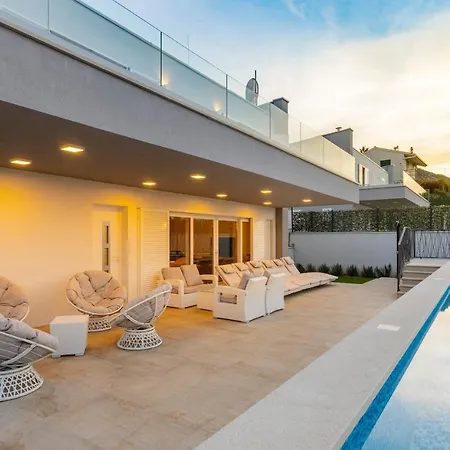 Luxury Blue Villa *