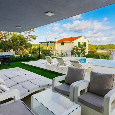 Villa Luxury Blue