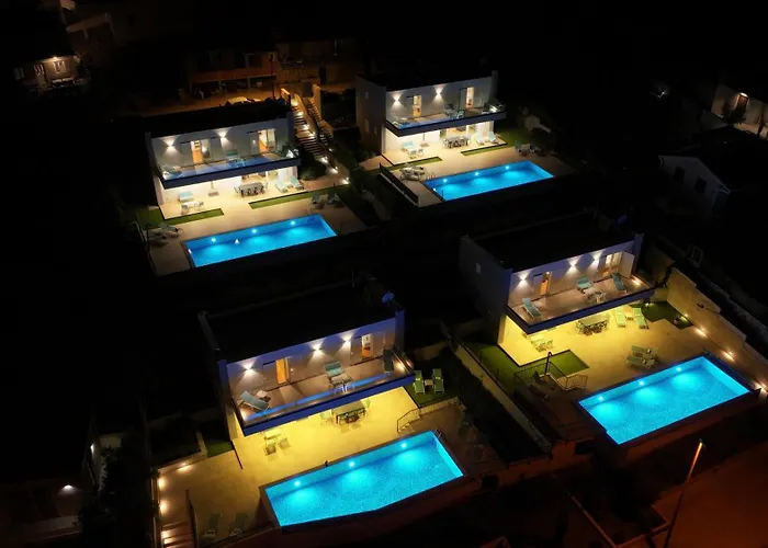 Luxury Blue Vila Vis