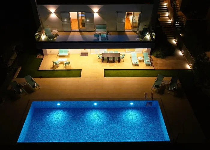 Luxury Blue Vila *