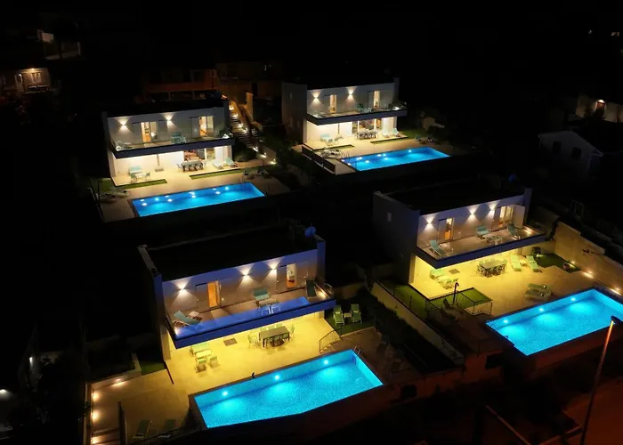 Luxury Blue Vila Vis