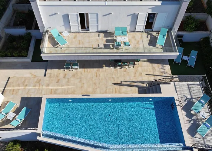 Vila Luxury Blue