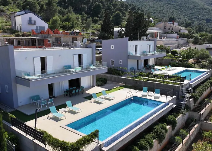 Vila Luxury Blue