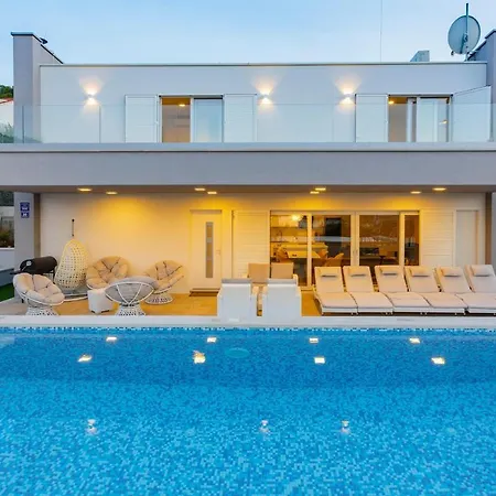 Luxury Blue Villa *