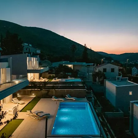 Villa Luxury Blue
