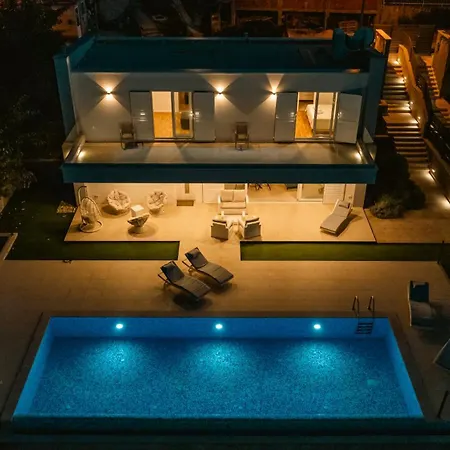 Villa Luxury Blue Vis
