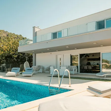 Luxury Blue Villa Vis