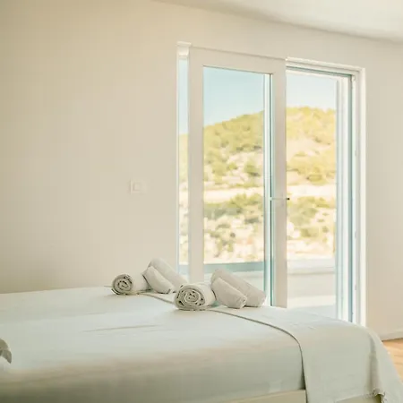 Villa Luxury Blue Vis