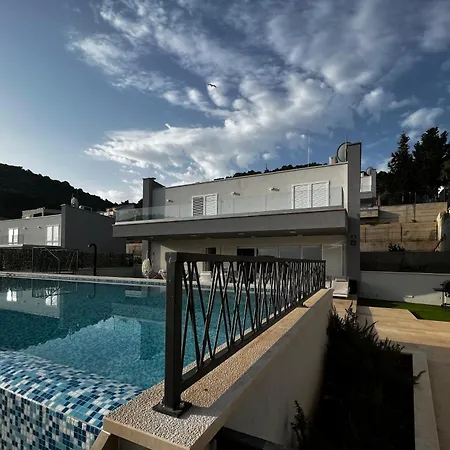 Luxury Blue Villa Vis
