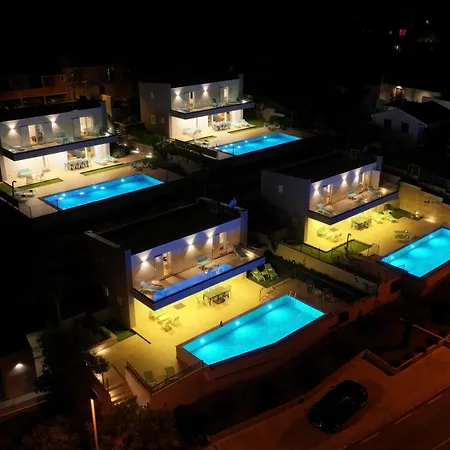 Villa Luxury Blue Vis