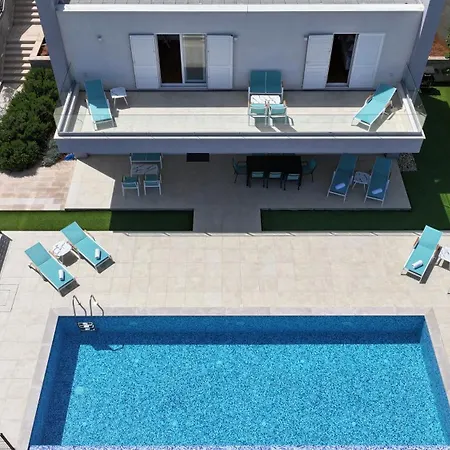 Villa Luxury Blue *